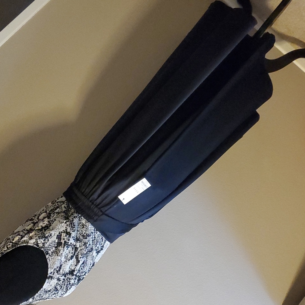 Blk  high/ low skirt